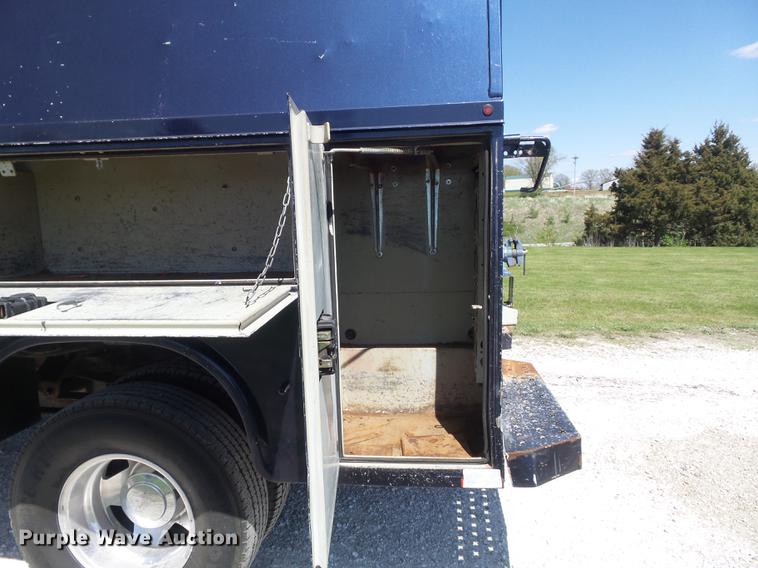 image for item DC7324 2004 Ford F350 Super Duty Lariat Crew Cab utility bed pickup truck