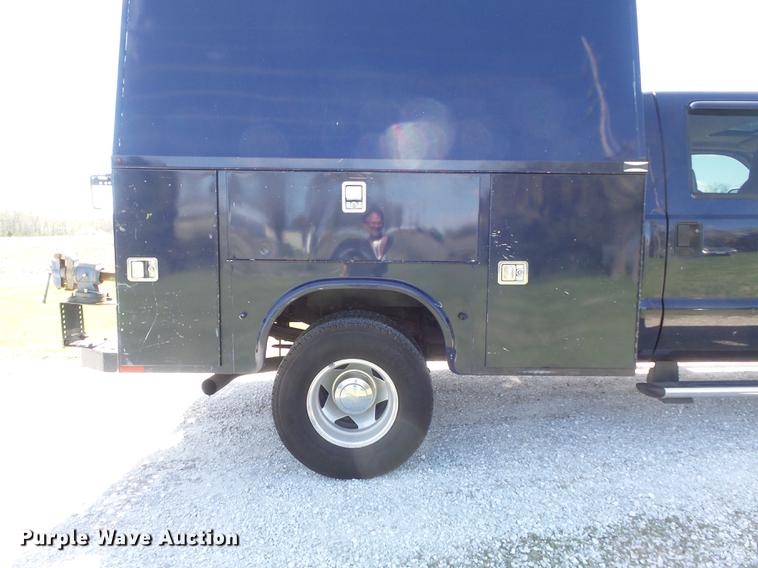 image for item DC7324 2004 Ford F350 Super Duty Lariat Crew Cab utility bed pickup truck