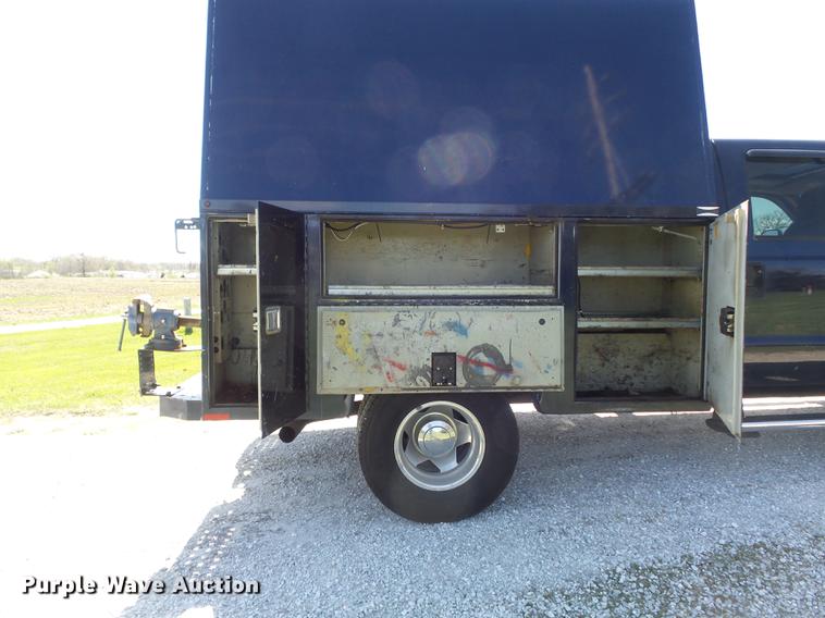 image for item DC7324 2004 Ford F350 Super Duty Lariat Crew Cab utility bed pickup truck