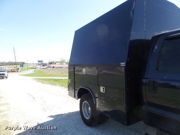 image for item DC7324 2004 Ford F350 Super Duty Lariat Crew Cab utility bed pickup truck