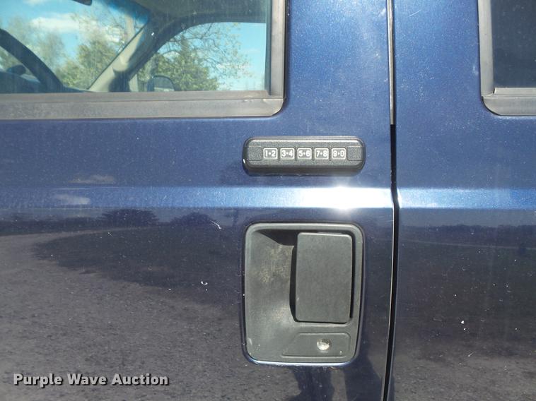 image for item DC7324 2004 Ford F350 Super Duty Lariat Crew Cab utility bed pickup truck