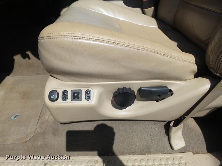 image for item DC7324 2004 Ford F350 Super Duty Lariat Crew Cab utility bed pickup truck