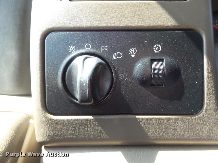 image for item DC7324 2004 Ford F350 Super Duty Lariat Crew Cab utility bed pickup truck