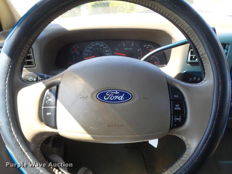 image for item DC7324 2004 Ford F350 Super Duty Lariat Crew Cab utility bed pickup truck