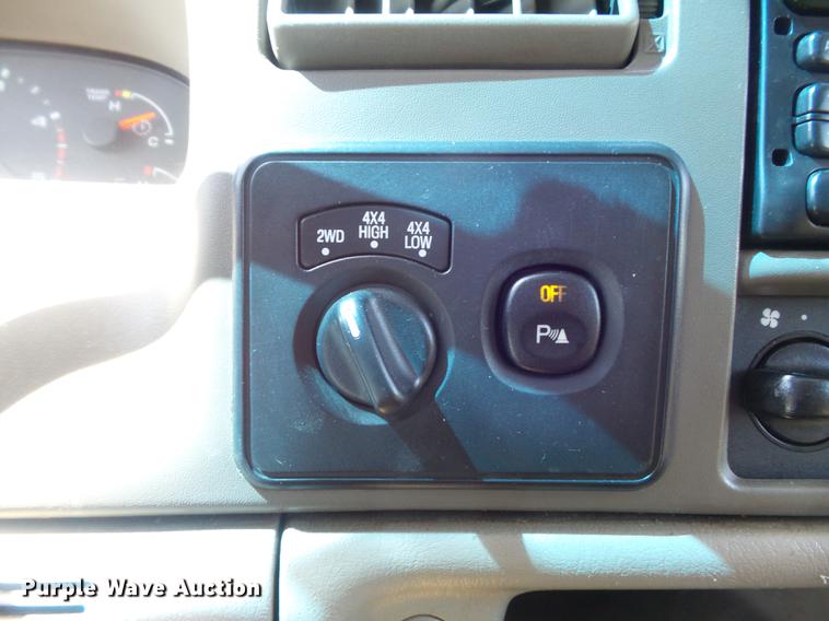 image for item DC7324 2004 Ford F350 Super Duty Lariat Crew Cab utility bed pickup truck