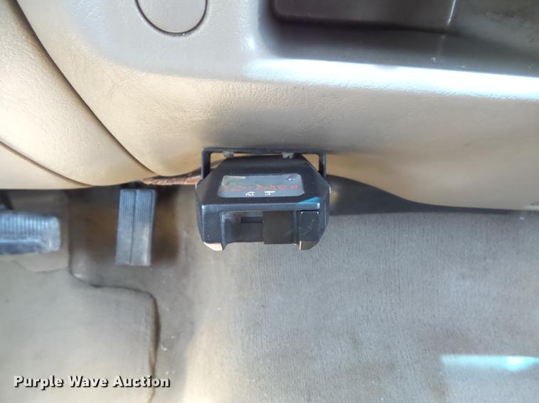 image for item DC7324 2004 Ford F350 Super Duty Lariat Crew Cab utility bed pickup truck