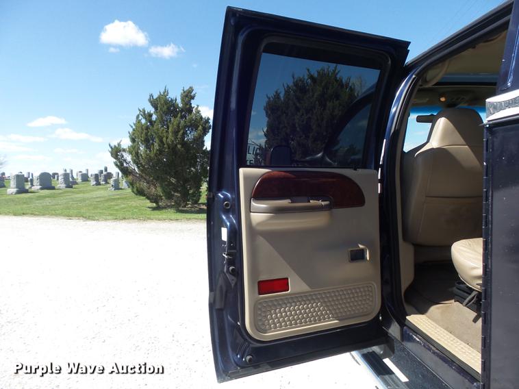 image for item DC7324 2004 Ford F350 Super Duty Lariat Crew Cab utility bed pickup truck