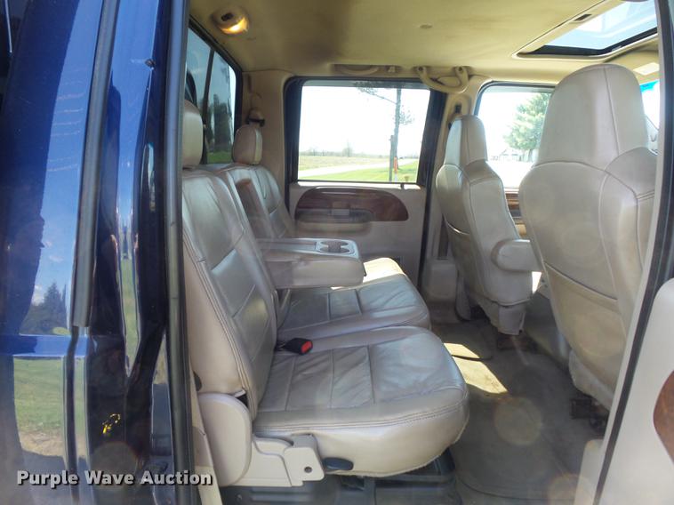 image for item DC7324 2004 Ford F350 Super Duty Lariat Crew Cab utility bed pickup truck