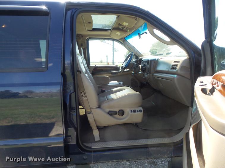 image for item DC7324 2004 Ford F350 Super Duty Lariat Crew Cab utility bed pickup truck