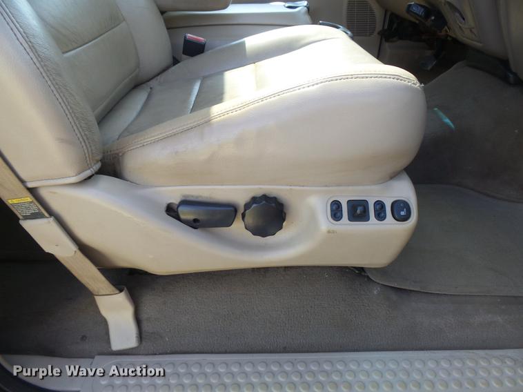 image for item DC7324 2004 Ford F350 Super Duty Lariat Crew Cab utility bed pickup truck