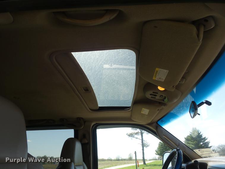 image for item DC7324 2004 Ford F350 Super Duty Lariat Crew Cab utility bed pickup truck