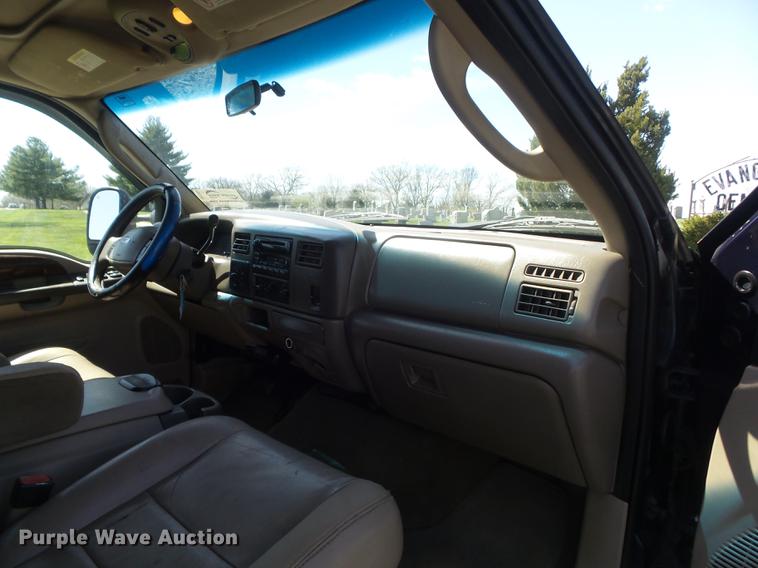 image for item DC7324 2004 Ford F350 Super Duty Lariat Crew Cab utility bed pickup truck