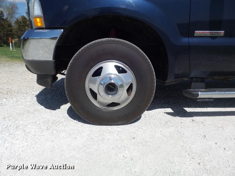 image for item DC7324 2004 Ford F350 Super Duty Lariat Crew Cab utility bed pickup truck