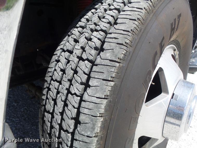 image for item DC7324 2004 Ford F350 Super Duty Lariat Crew Cab utility bed pickup truck