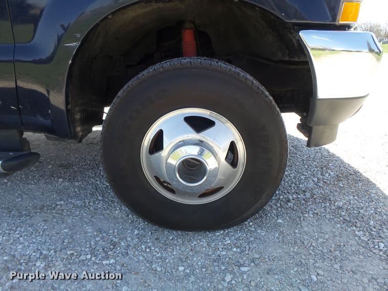 image for item DC7324 2004 Ford F350 Super Duty Lariat Crew Cab utility bed pickup truck