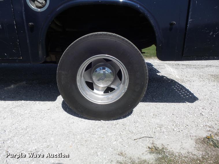 image for item DC7324 2004 Ford F350 Super Duty Lariat Crew Cab utility bed pickup truck