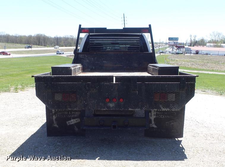 image for item DC7326 2005 Chevrolet Silverado 3500 Ext. Cab flatbed pickup truck