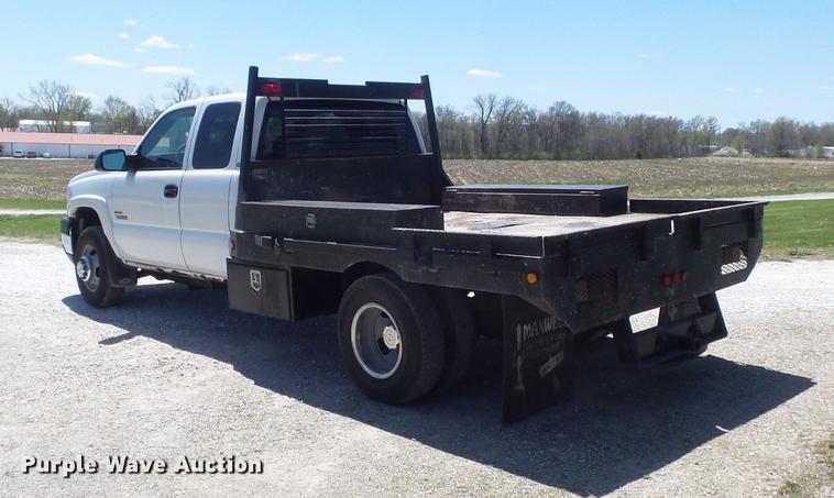 image for item DC7326 2005 Chevrolet Silverado 3500 Ext. Cab flatbed pickup truck