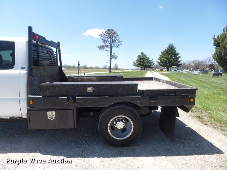 image for item DC7326 2005 Chevrolet Silverado 3500 Ext. Cab flatbed pickup truck