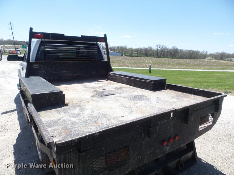 image for item DC7326 2005 Chevrolet Silverado 3500 Ext. Cab flatbed pickup truck