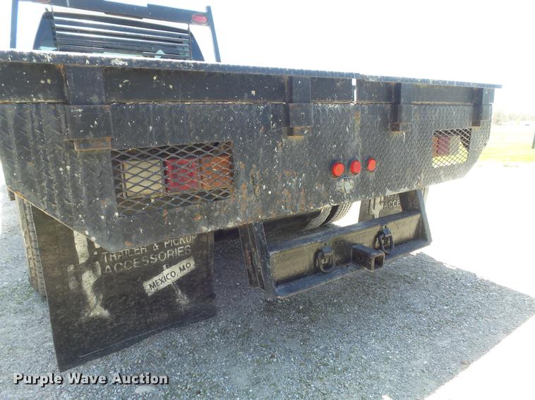 image for item DC7326 2005 Chevrolet Silverado 3500 Ext. Cab flatbed pickup truck