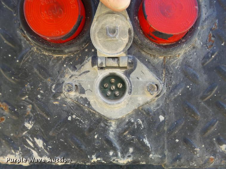 image for item DC7326 2005 Chevrolet Silverado 3500 Ext. Cab flatbed pickup truck