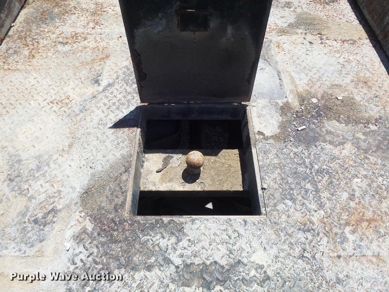 image for item DC7326 2005 Chevrolet Silverado 3500 Ext. Cab flatbed pickup truck