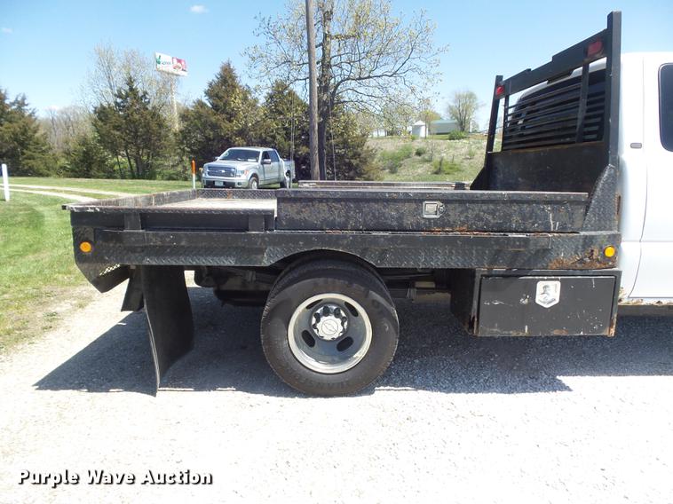 image for item DC7326 2005 Chevrolet Silverado 3500 Ext. Cab flatbed pickup truck