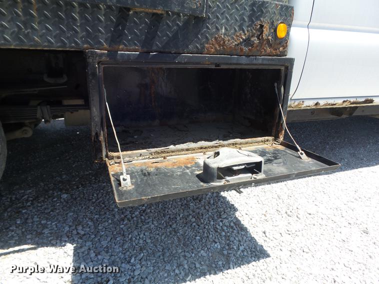 image for item DC7326 2005 Chevrolet Silverado 3500 Ext. Cab flatbed pickup truck