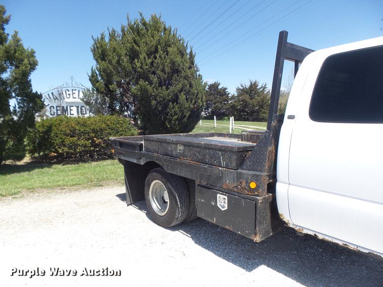 image for item DC7326 2005 Chevrolet Silverado 3500 Ext. Cab flatbed pickup truck