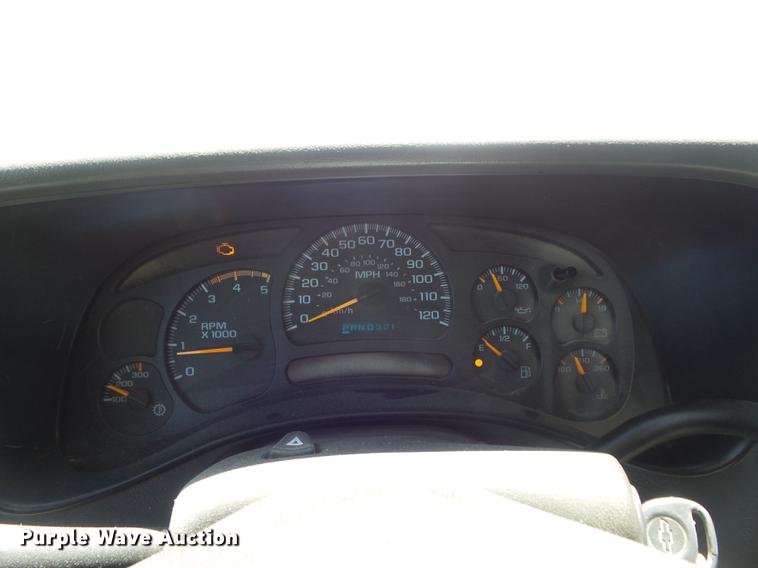 image for item DC7326 2005 Chevrolet Silverado 3500 Ext. Cab flatbed pickup truck