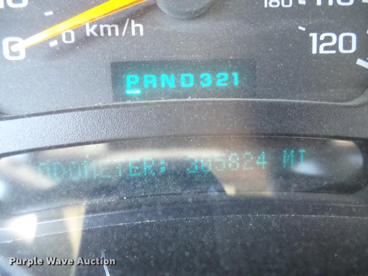 image for item DC7326 2005 Chevrolet Silverado 3500 Ext. Cab flatbed pickup truck