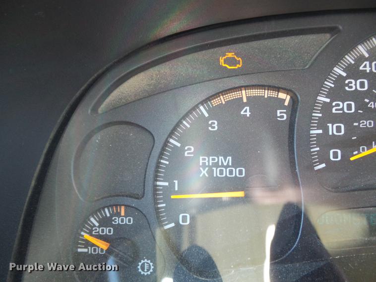 image for item DC7326 2005 Chevrolet Silverado 3500 Ext. Cab flatbed pickup truck