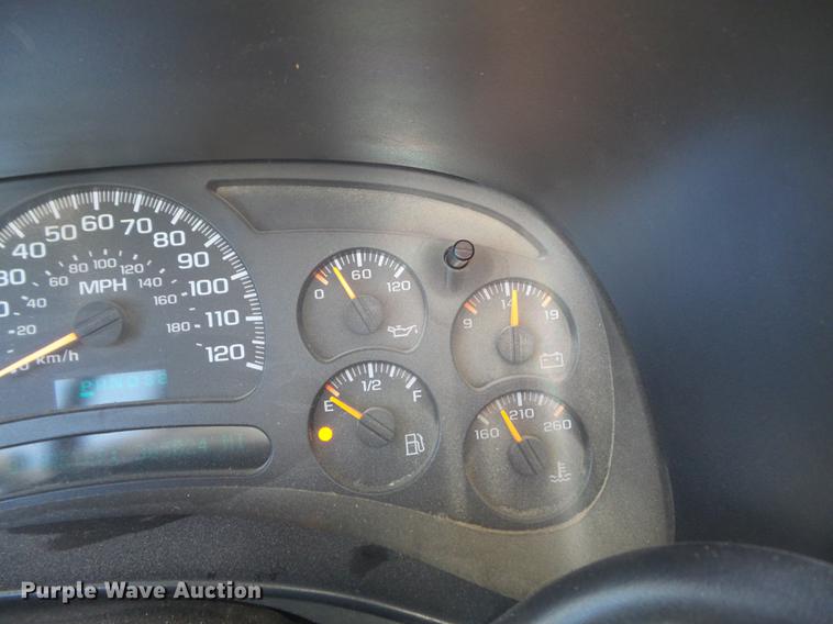 image for item DC7326 2005 Chevrolet Silverado 3500 Ext. Cab flatbed pickup truck