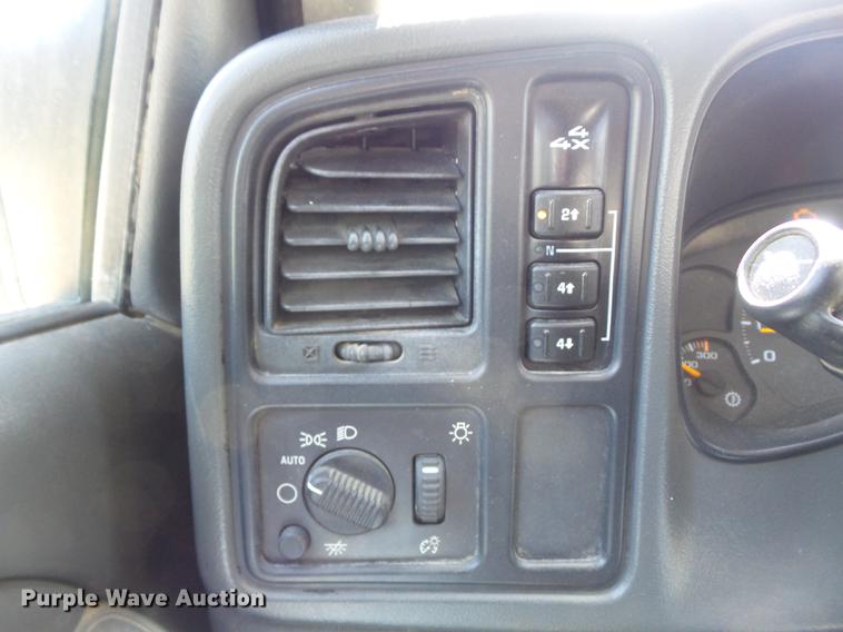 image for item DC7326 2005 Chevrolet Silverado 3500 Ext. Cab flatbed pickup truck