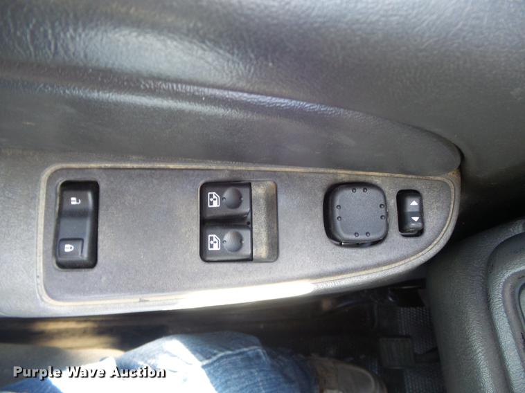 image for item DC7326 2005 Chevrolet Silverado 3500 Ext. Cab flatbed pickup truck