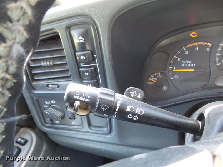 image for item DC7326 2005 Chevrolet Silverado 3500 Ext. Cab flatbed pickup truck