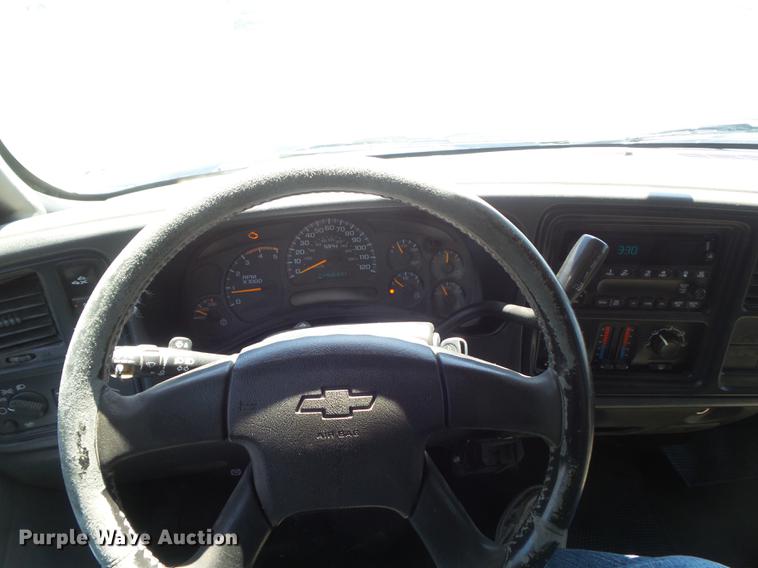 image for item DC7326 2005 Chevrolet Silverado 3500 Ext. Cab flatbed pickup truck