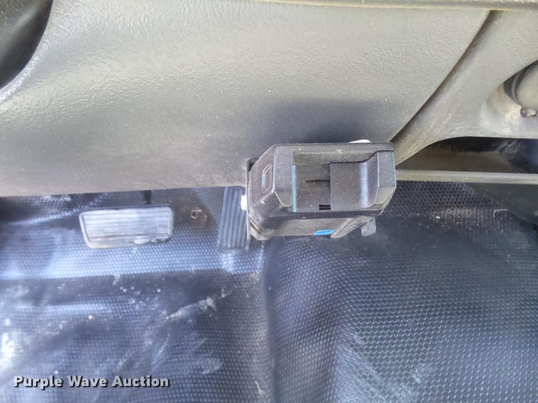 image for item DC7326 2005 Chevrolet Silverado 3500 Ext. Cab flatbed pickup truck