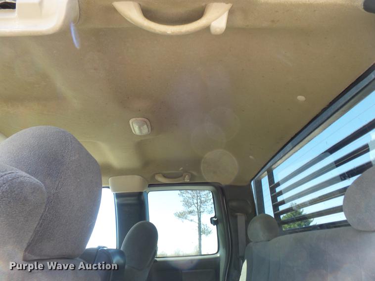 image for item DC7326 2005 Chevrolet Silverado 3500 Ext. Cab flatbed pickup truck