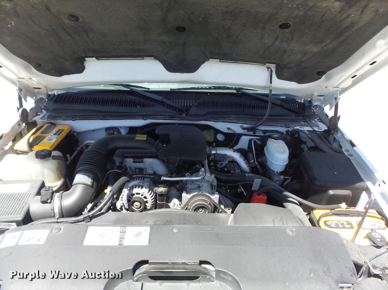 image for item DC7326 2005 Chevrolet Silverado 3500 Ext. Cab flatbed pickup truck