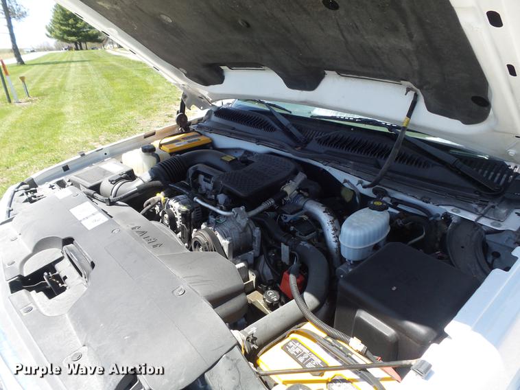 image for item DC7326 2005 Chevrolet Silverado 3500 Ext. Cab flatbed pickup truck