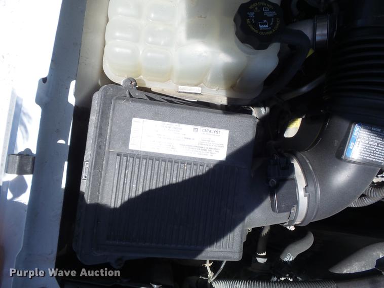 image for item DC7326 2005 Chevrolet Silverado 3500 Ext. Cab flatbed pickup truck