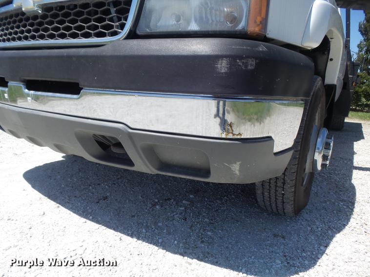 image for item DC7326 2005 Chevrolet Silverado 3500 Ext. Cab flatbed pickup truck