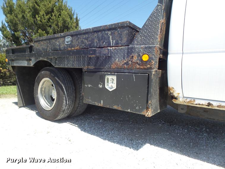 image for item DC7326 2005 Chevrolet Silverado 3500 Ext. Cab flatbed pickup truck