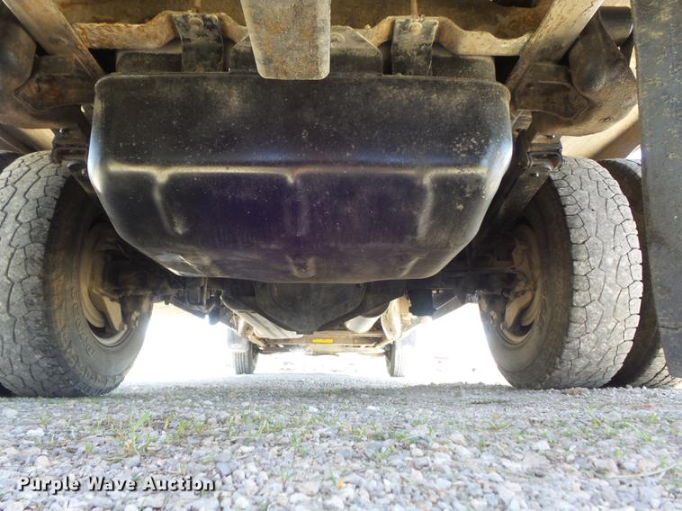 image for item DC7326 2005 Chevrolet Silverado 3500 Ext. Cab flatbed pickup truck