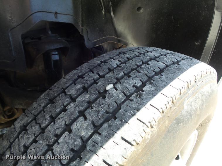 image for item DC7326 2005 Chevrolet Silverado 3500 Ext. Cab flatbed pickup truck