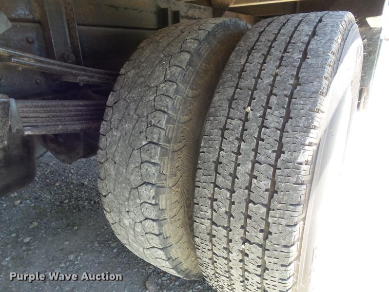 image for item DC7326 2005 Chevrolet Silverado 3500 Ext. Cab flatbed pickup truck