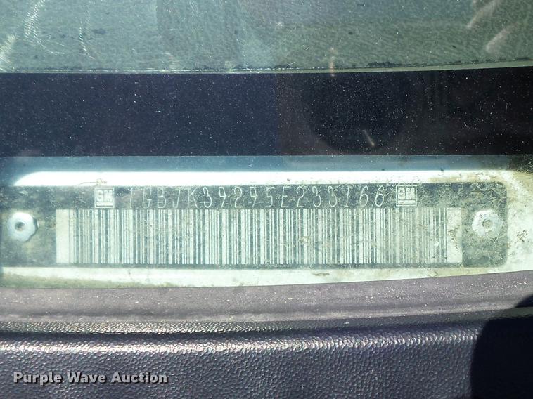 image for item DC7326 2005 Chevrolet Silverado 3500 Ext. Cab flatbed pickup truck