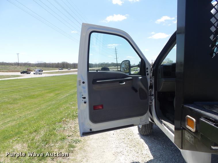 image for item DC7328 2002 Ford F550 Super Duty XL flatbed truck